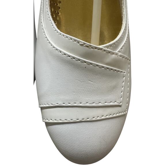 Auditions Women's White Man-Made Material Slip-On Low Heel Focus Pump Size 6W - Picture 5 of 13